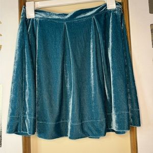 NWT Women’s Retro Pleated velvet
Flared Mini Skirt Size M